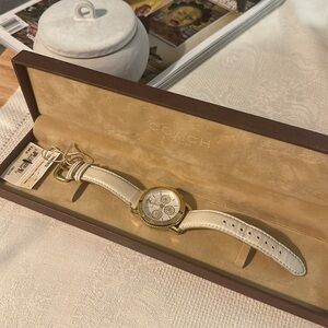 Coach 14501973 Silver Dial White Leather Strap Chronograph Women's Watch